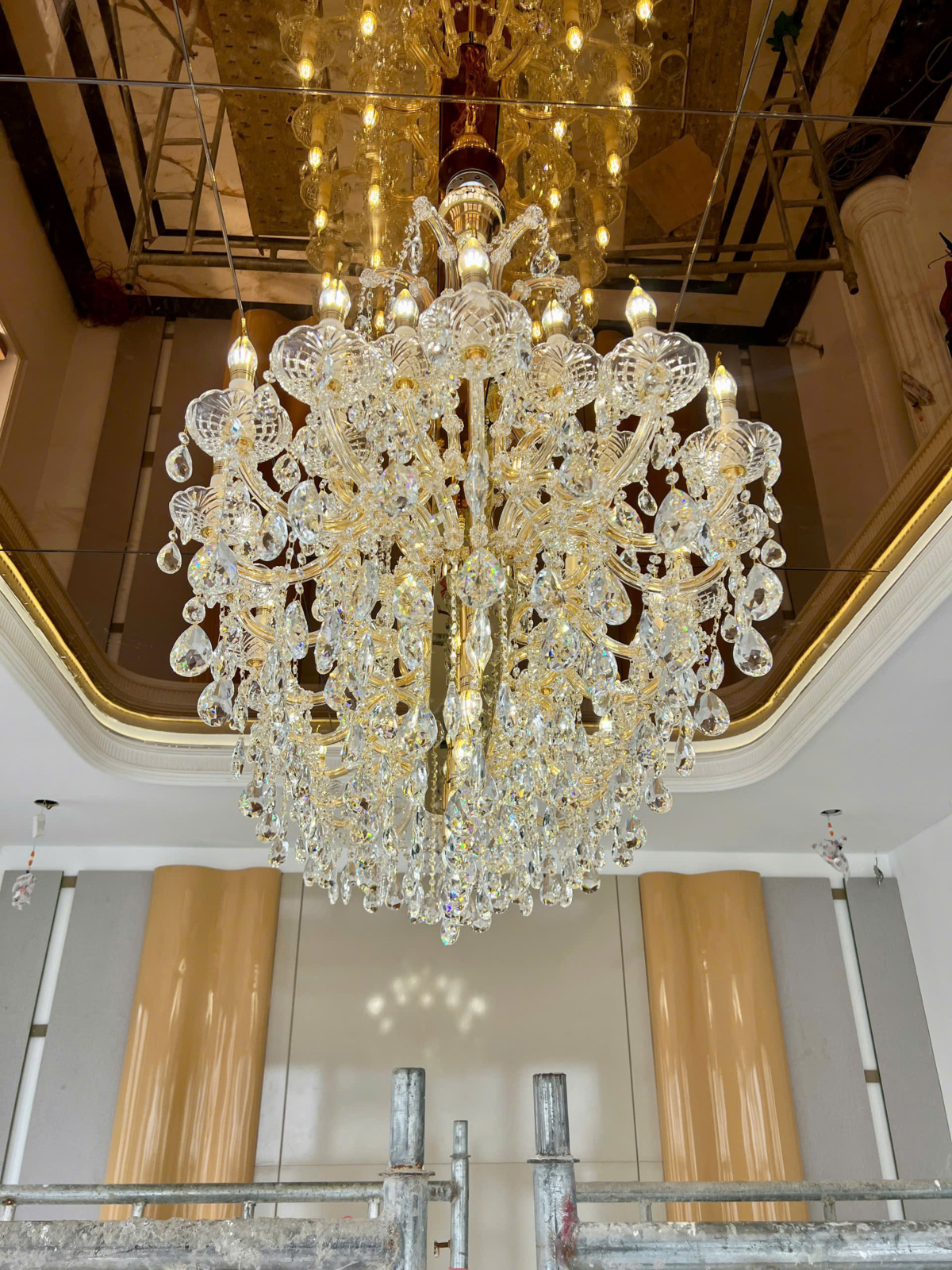 Đèn chùm pha lê trắng dài 1,75m DC5263N44 ánh sáng vàng