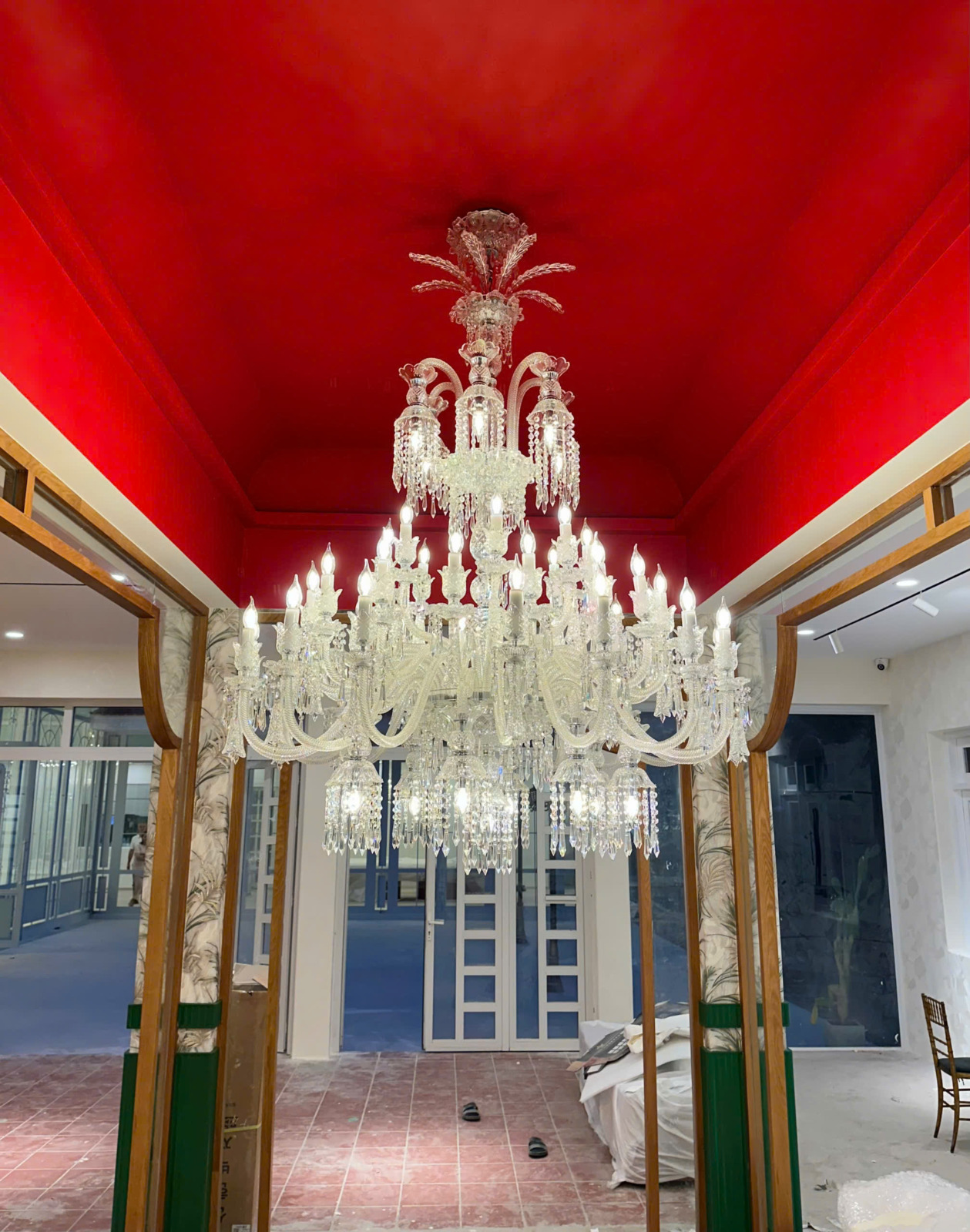 Đèn chùm pha lê trắng đường kính 1,38m DC8806T55 ánh sáng vàng