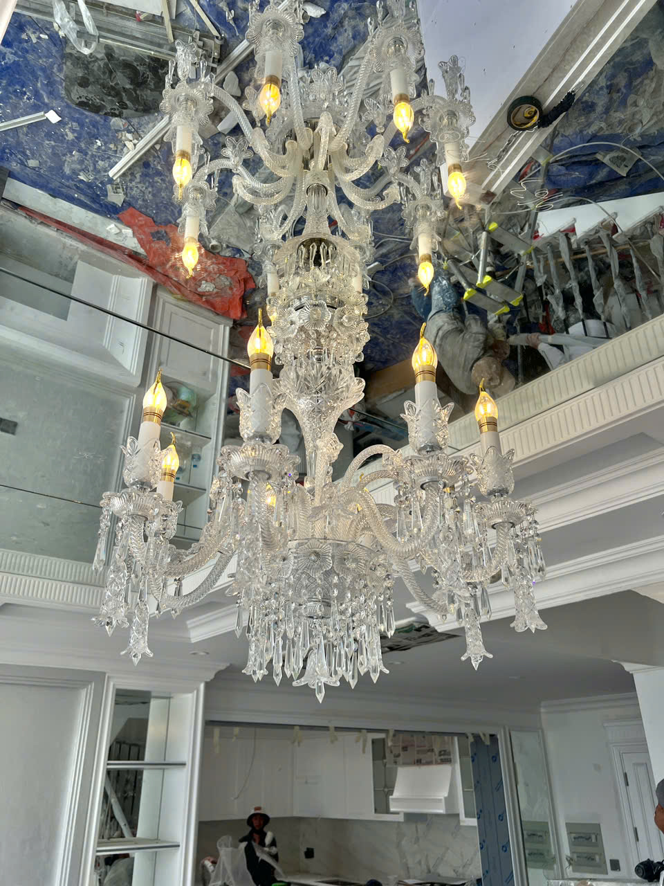 Đèn chùm pha lê trắng đường kính 72cm DC8806T8 ánh sáng vàng