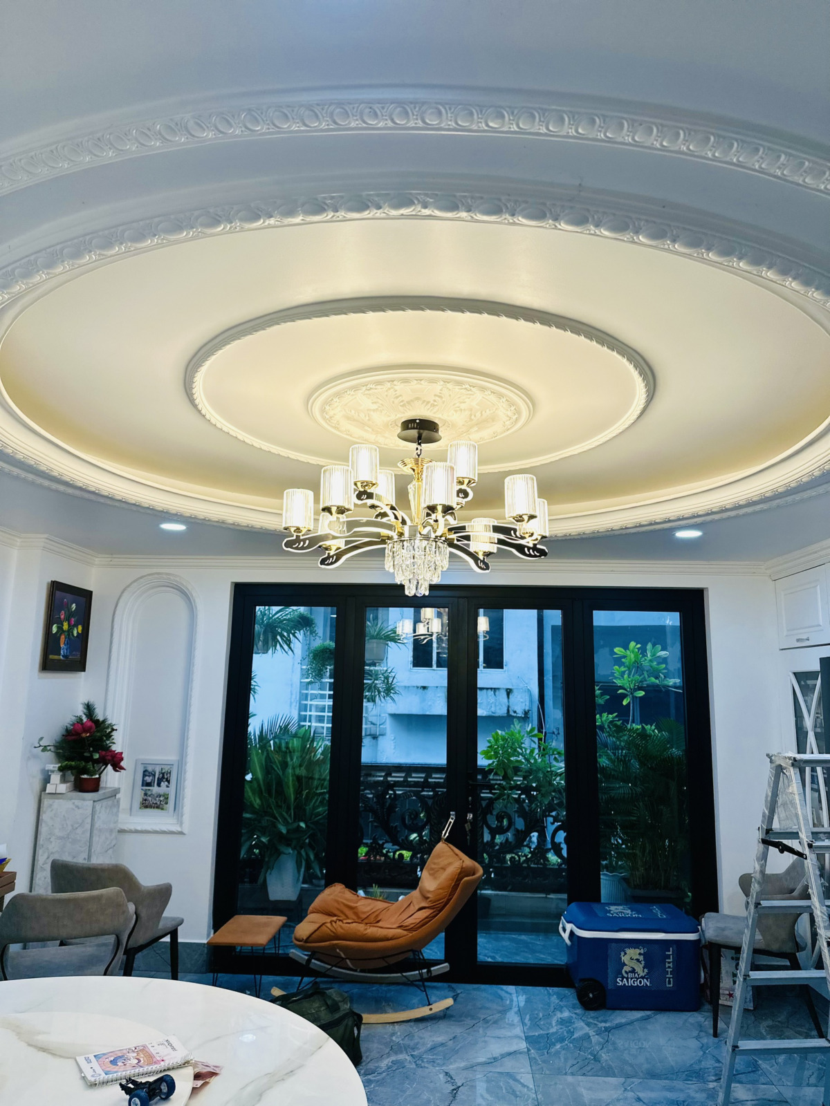 Đèn chùm Led hiện đại 12 tay DC8835T12 ánh sang trắng