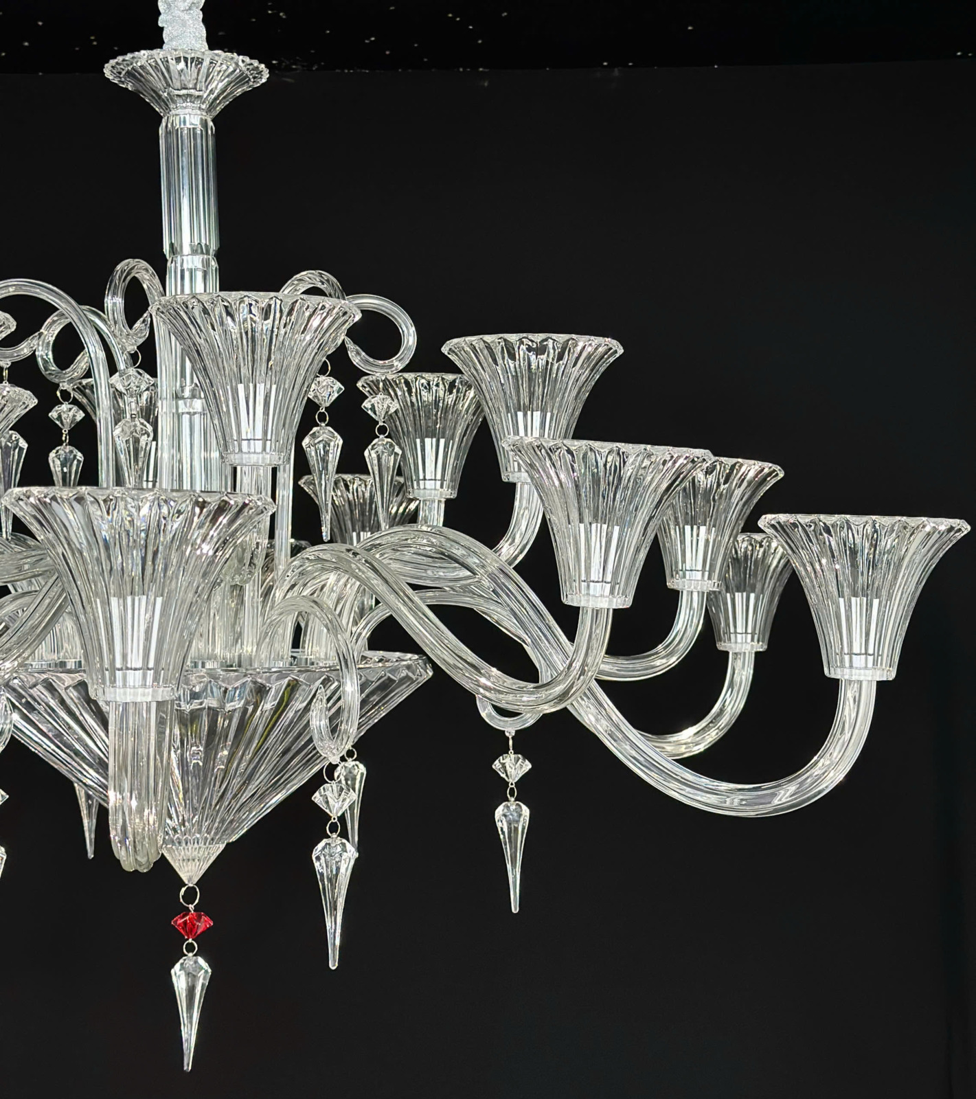 ảnh chụp thực tế Đèn chùm pha lê hoa trắng 18 tay DC9008T18