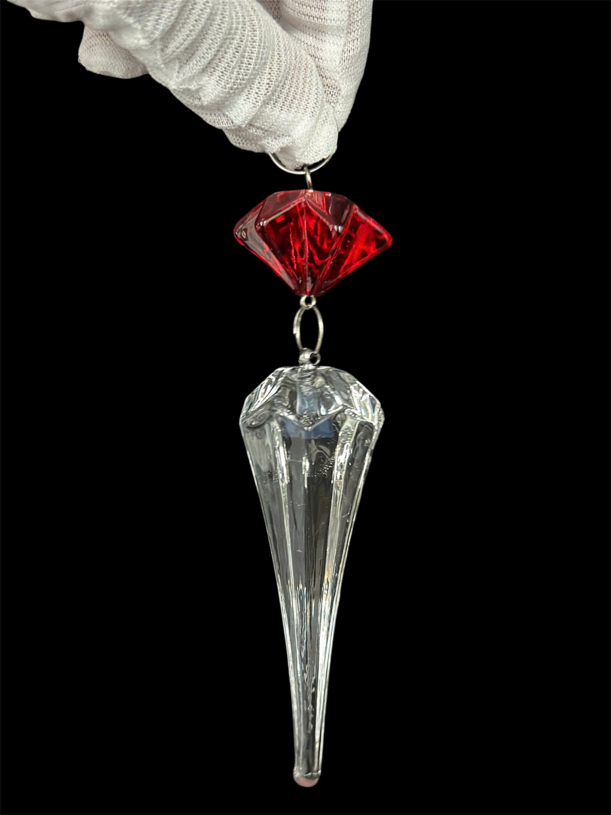 chi tiết pha lê đỏ của Đèn chùm pha lê trong 6 tay DC9008T6