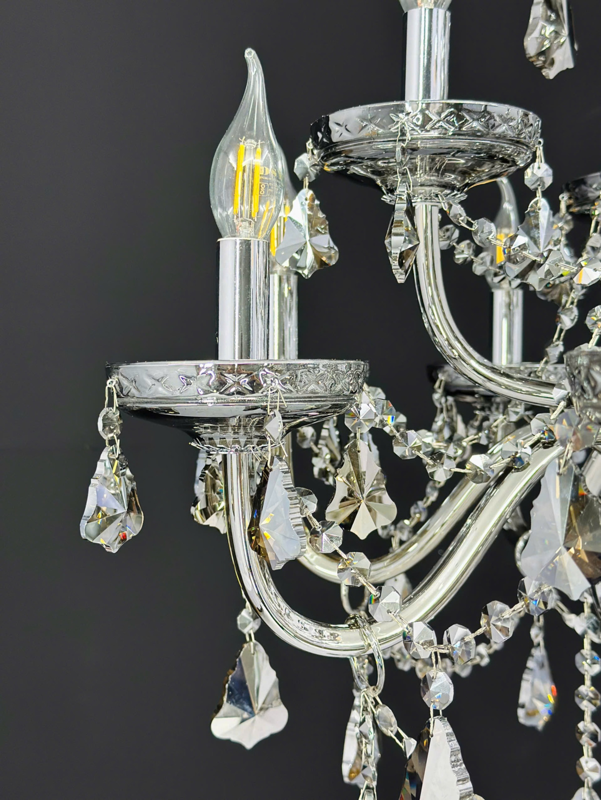 chi tiết tay Đèn chùm pha lê màu khói xám 12 tay DC9188T12