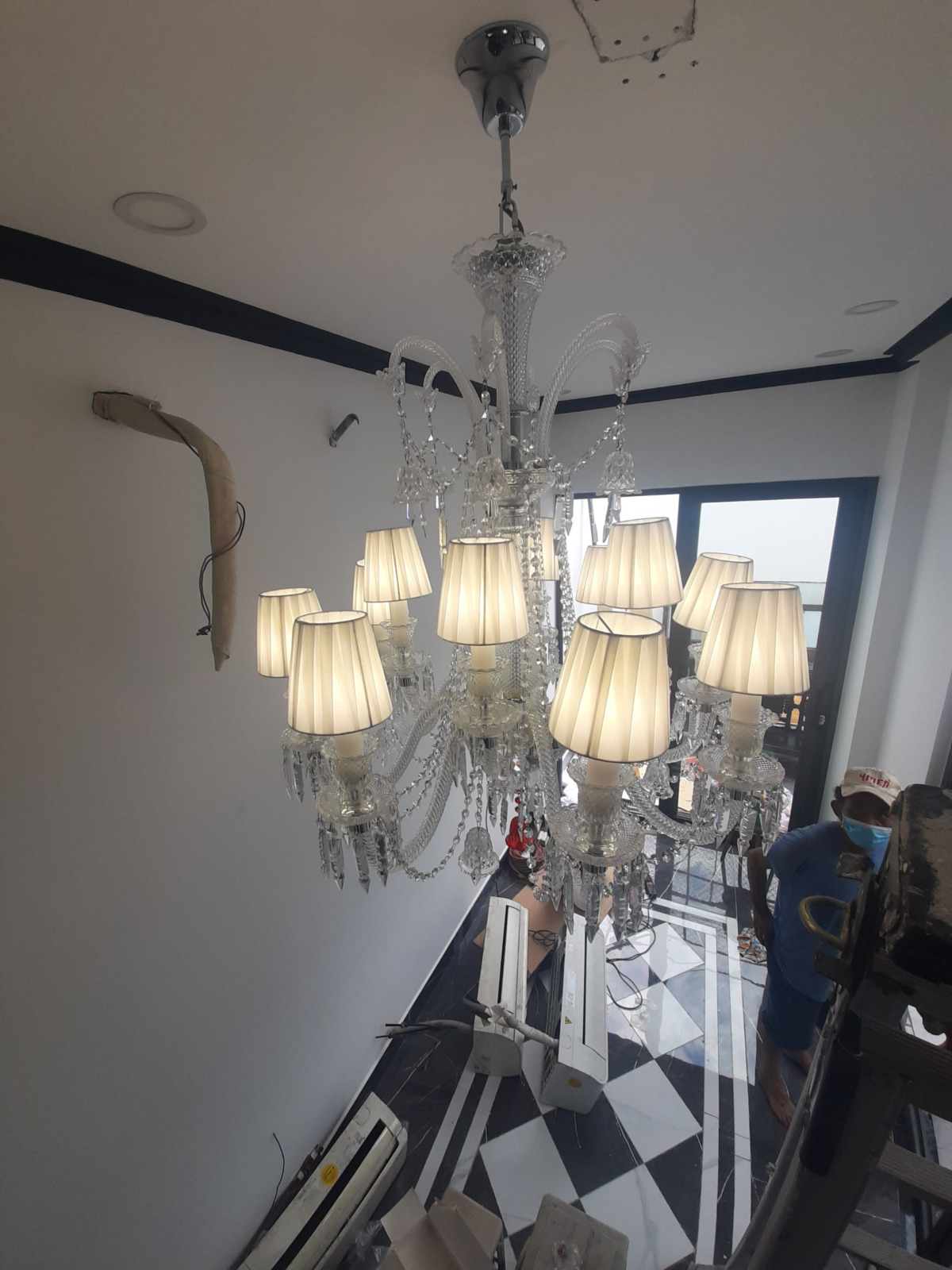 Đèn chùm pha lê cao cấp 12 tay DC9801T12 ánh sáng trắng