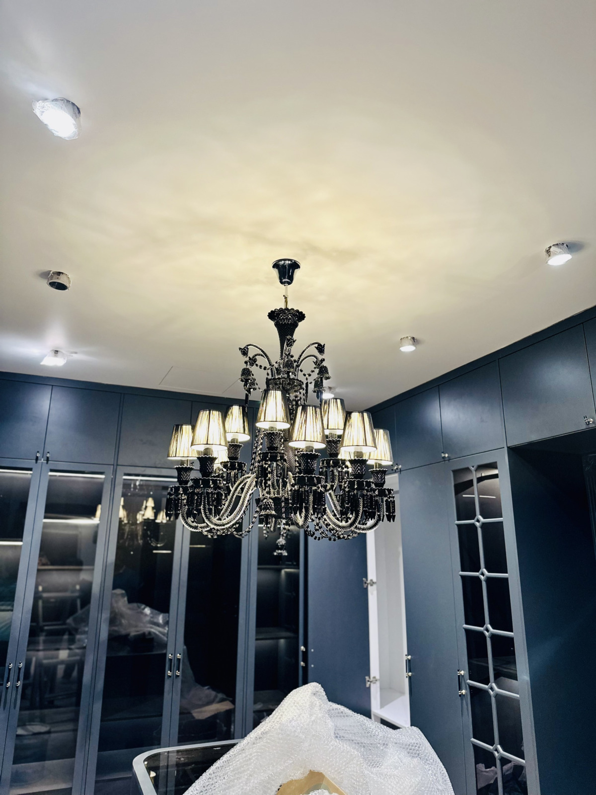 Đèn chùm pha lê đen chóa vải 12 tay DC9809T12DEN ánh sáng vàng