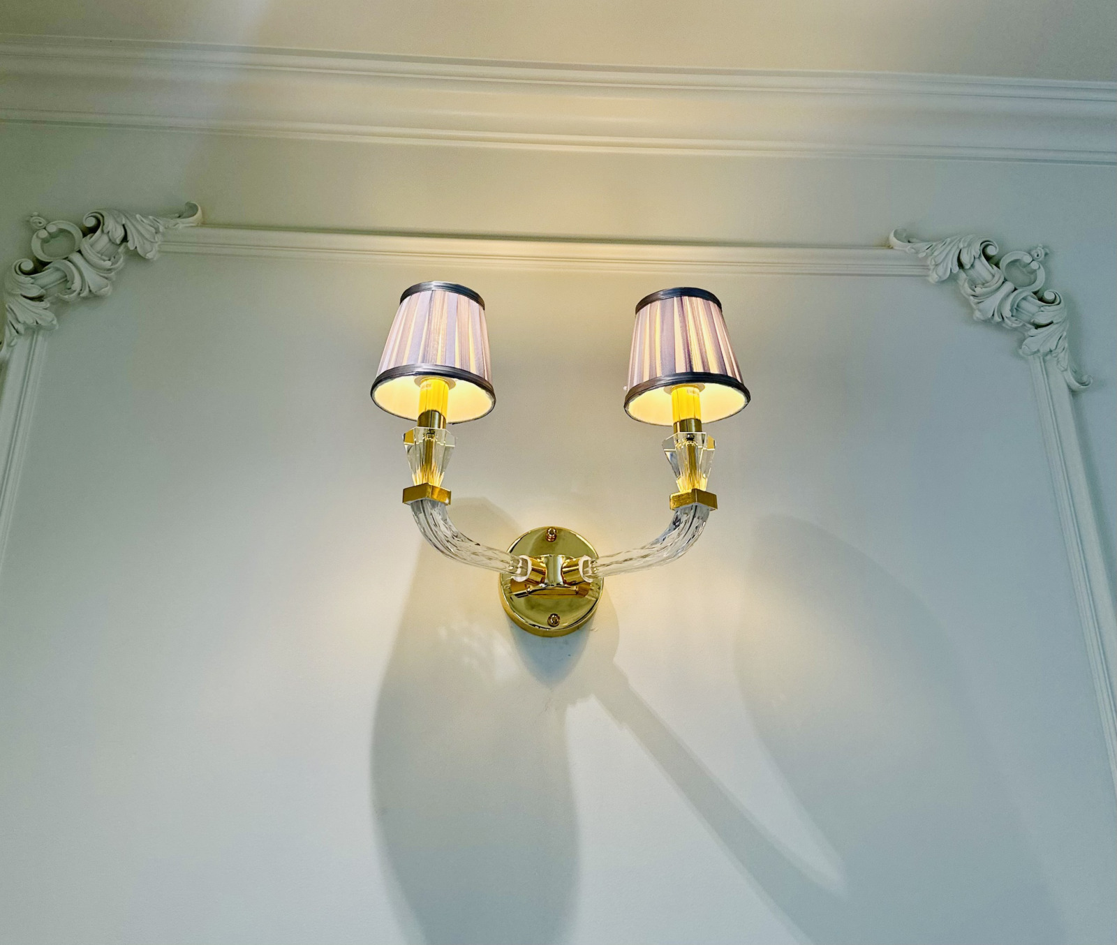 Đ&egrave;n tường pha l&ecirc; ch&oacute;a vải 2 tay VDC8898T2 &aacute;nh s&aacute;ng v&agrave;ng