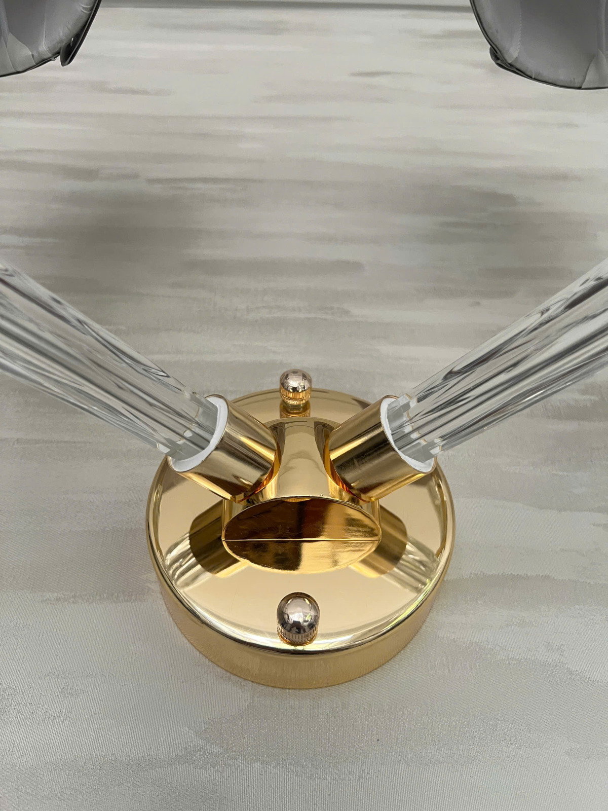 chi tiết tay Đ&egrave;n tường pha l&ecirc; ch&oacute;a vải 2 tay VDC8898T2