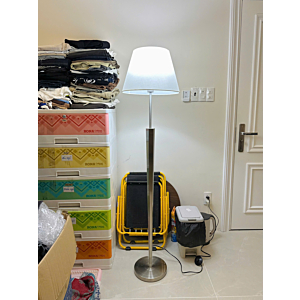 Đèn Đứng Trang Trí Hiện Đại Với Thiết Kế Tối Giản Sang Trọng DD07