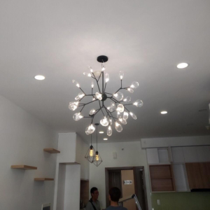 Đèn Hera Decor thân màu Đen 36 bóng chao màu trắng Trong TTKHERA-36-Den-ChaoTrong