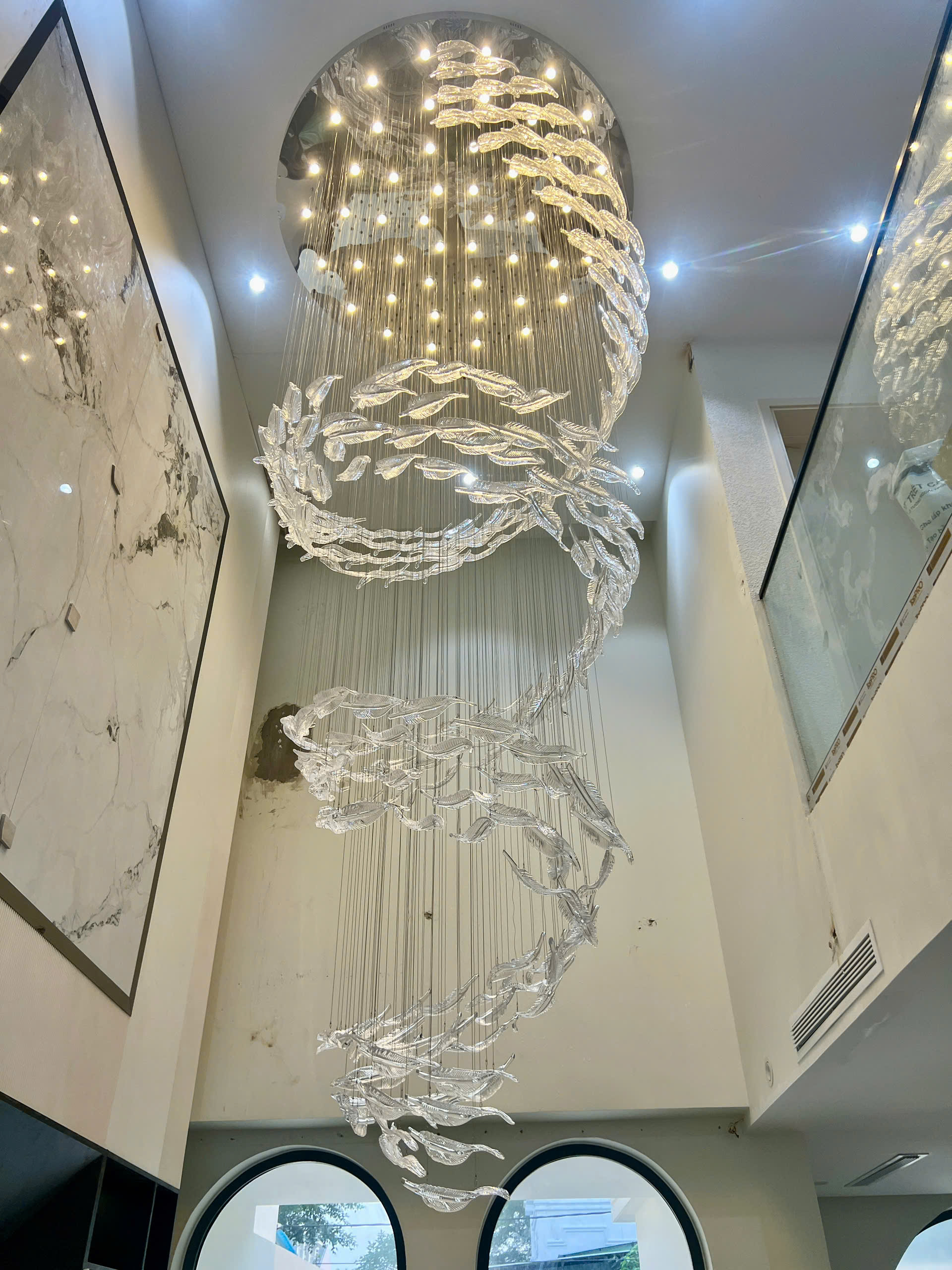 Đèn chùm giếng trời