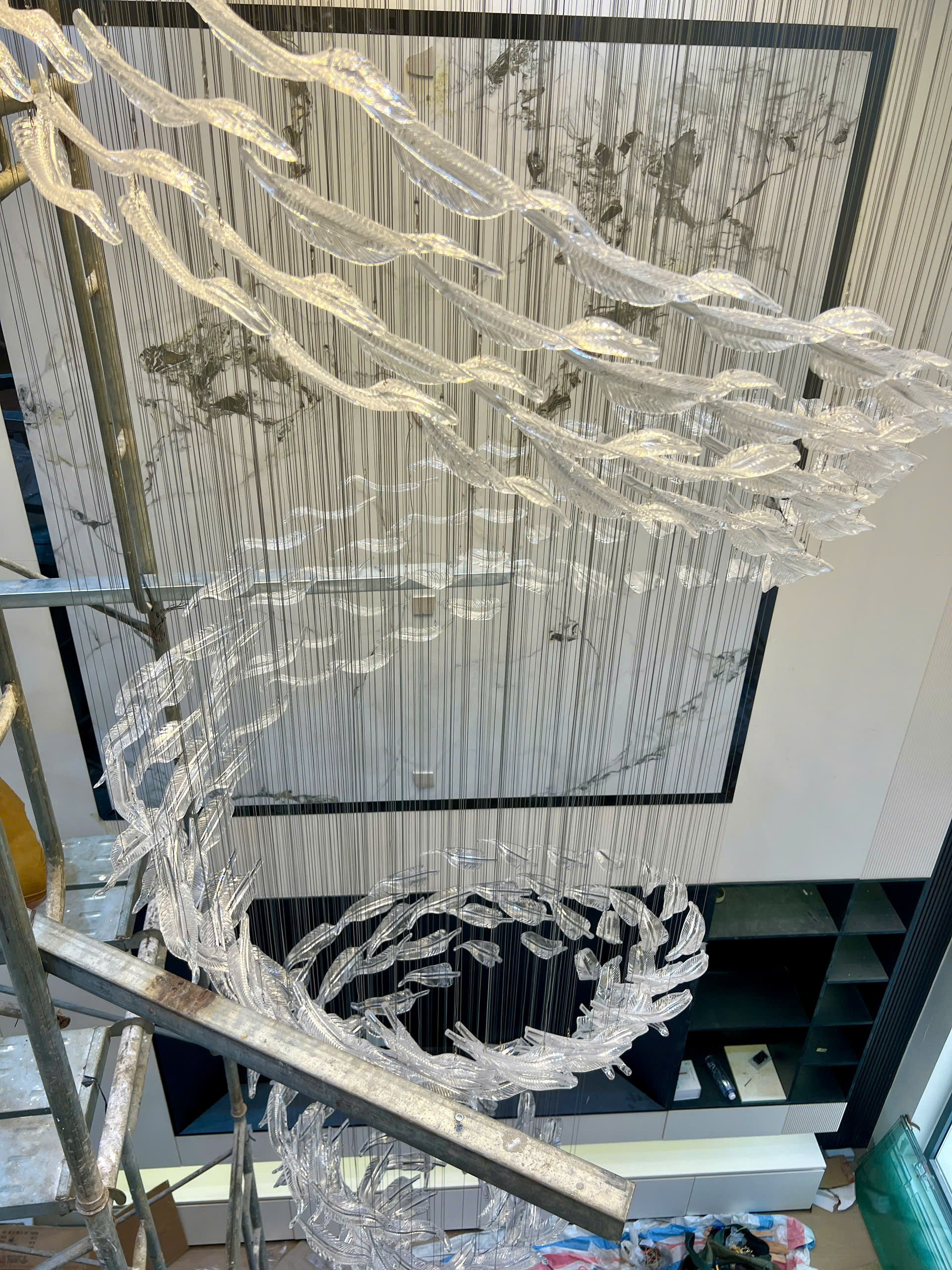 Chi tiết lá pha lê đèn chùm