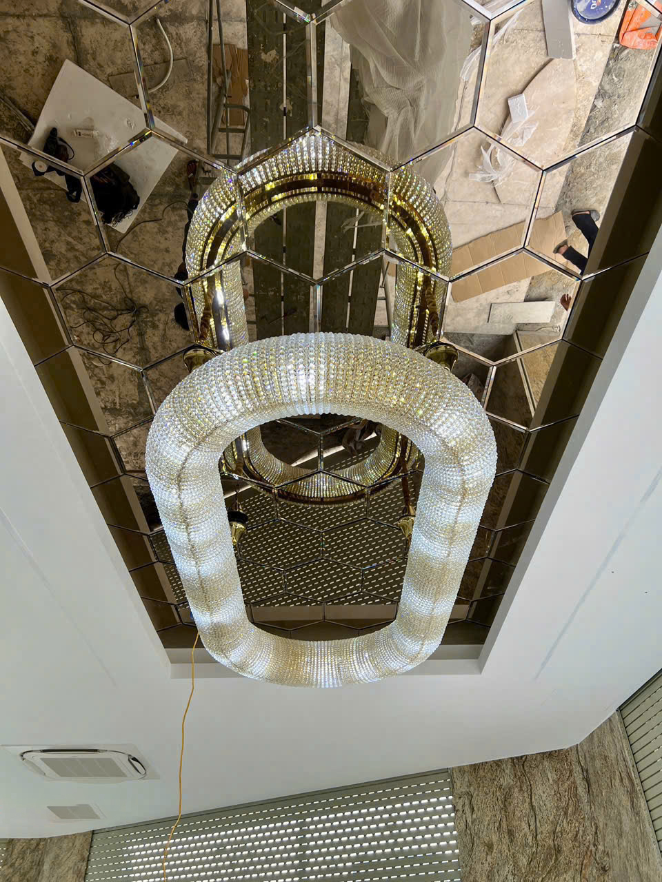 Đèn pha lê phòng khách lớn