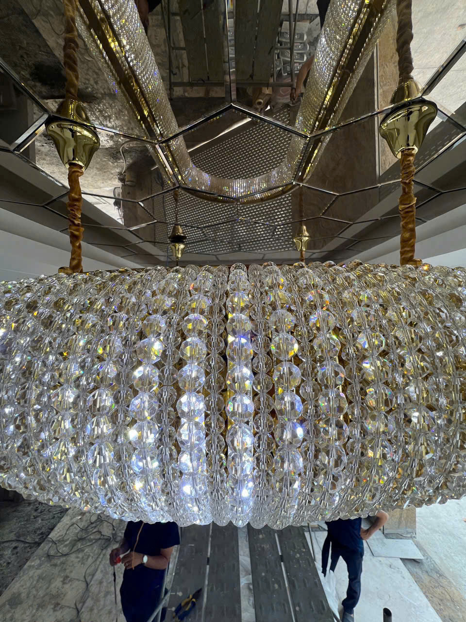 Chi tiết đèn pha lê lớn