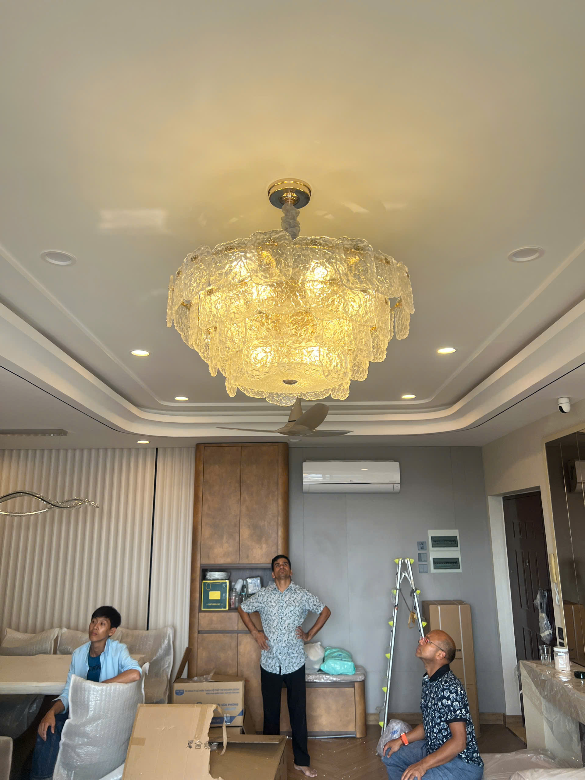 Đèn pha lê ánh sáng vàng TPL009T800