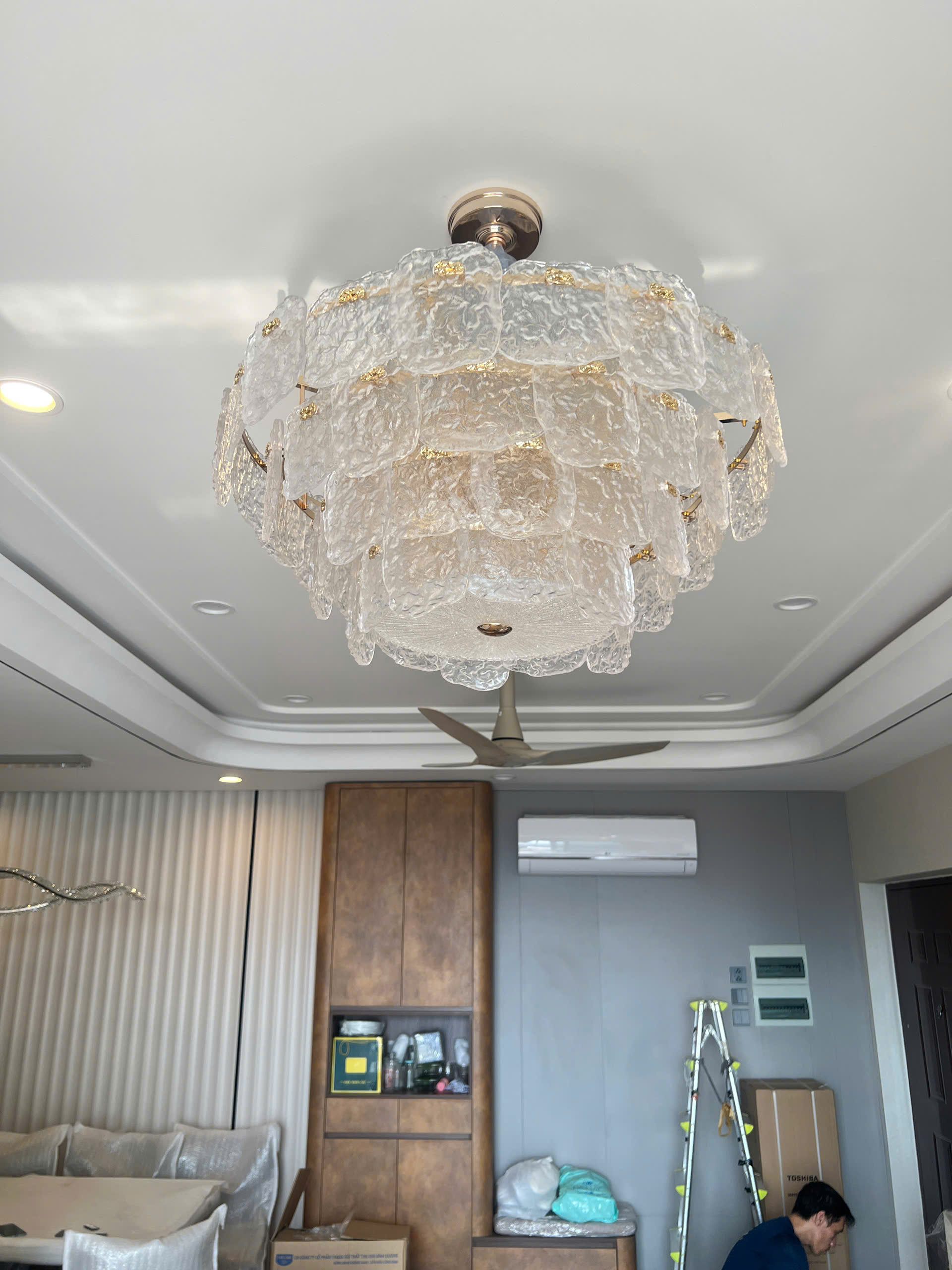 Đèn pha lê khi tắt đèn TPL009T800