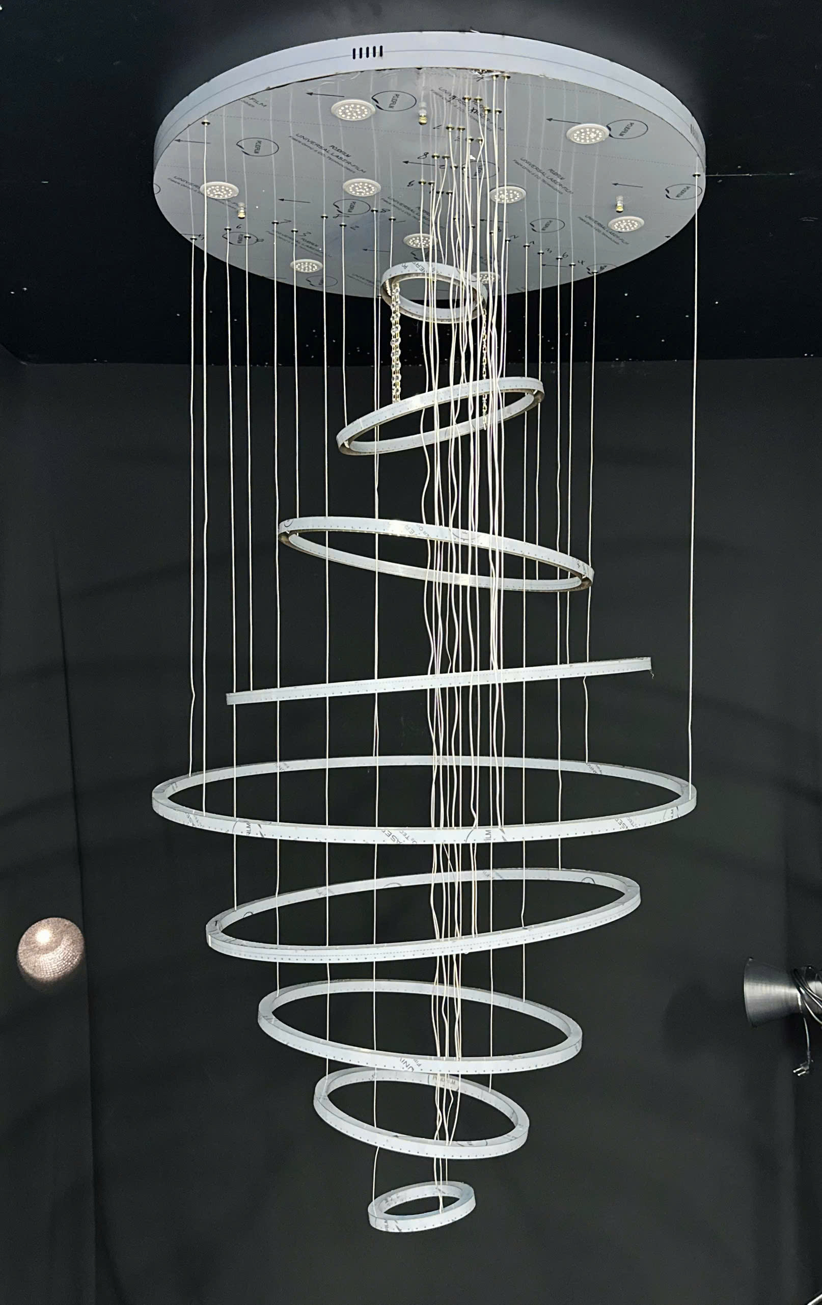 Lắp đặt khung đèn