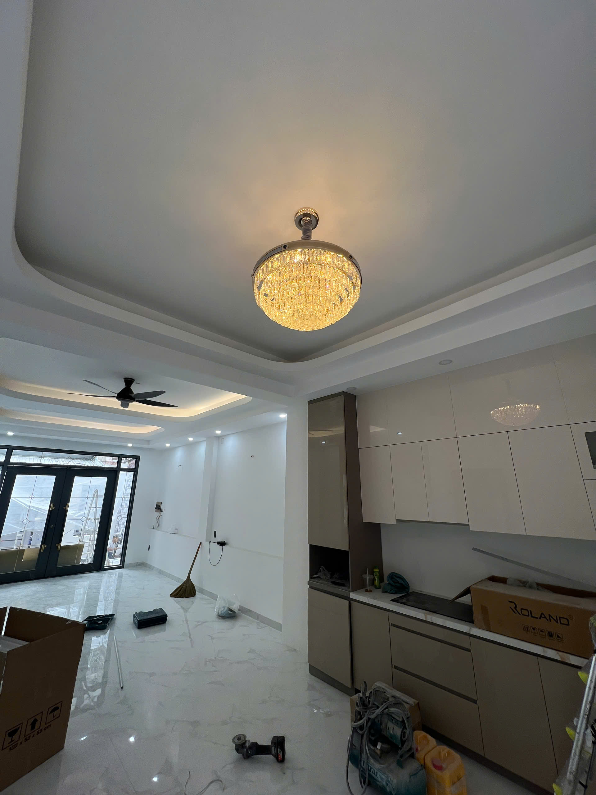 Đèn chùm pha lê ánh sáng vàng TPL2231T600