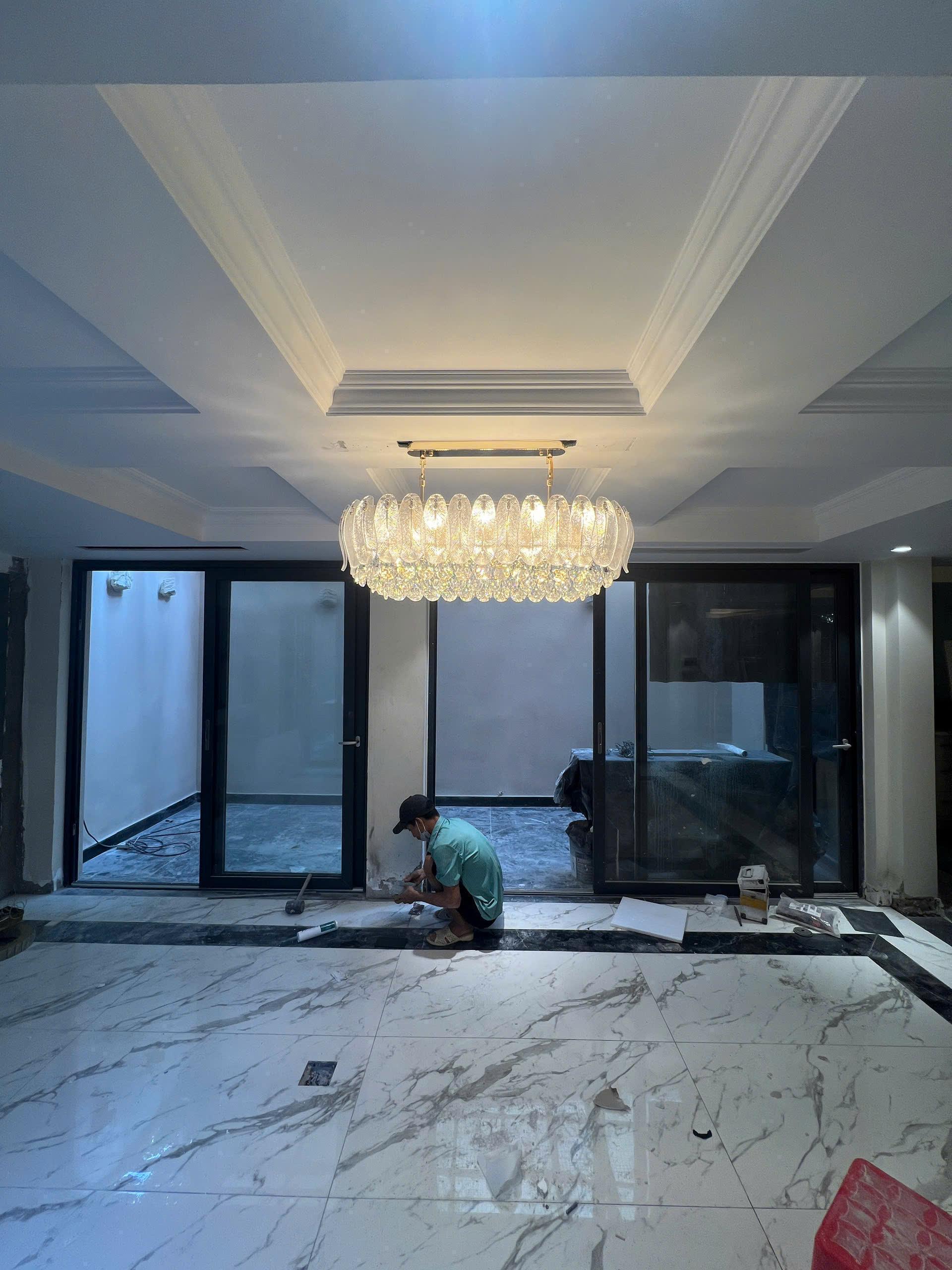 Đ&egrave;n thả pha l&ecirc; l&aacute; d&agrave;i 90cm TPL368N900 &aacute;nh s&aacute;ng v&agrave;ng