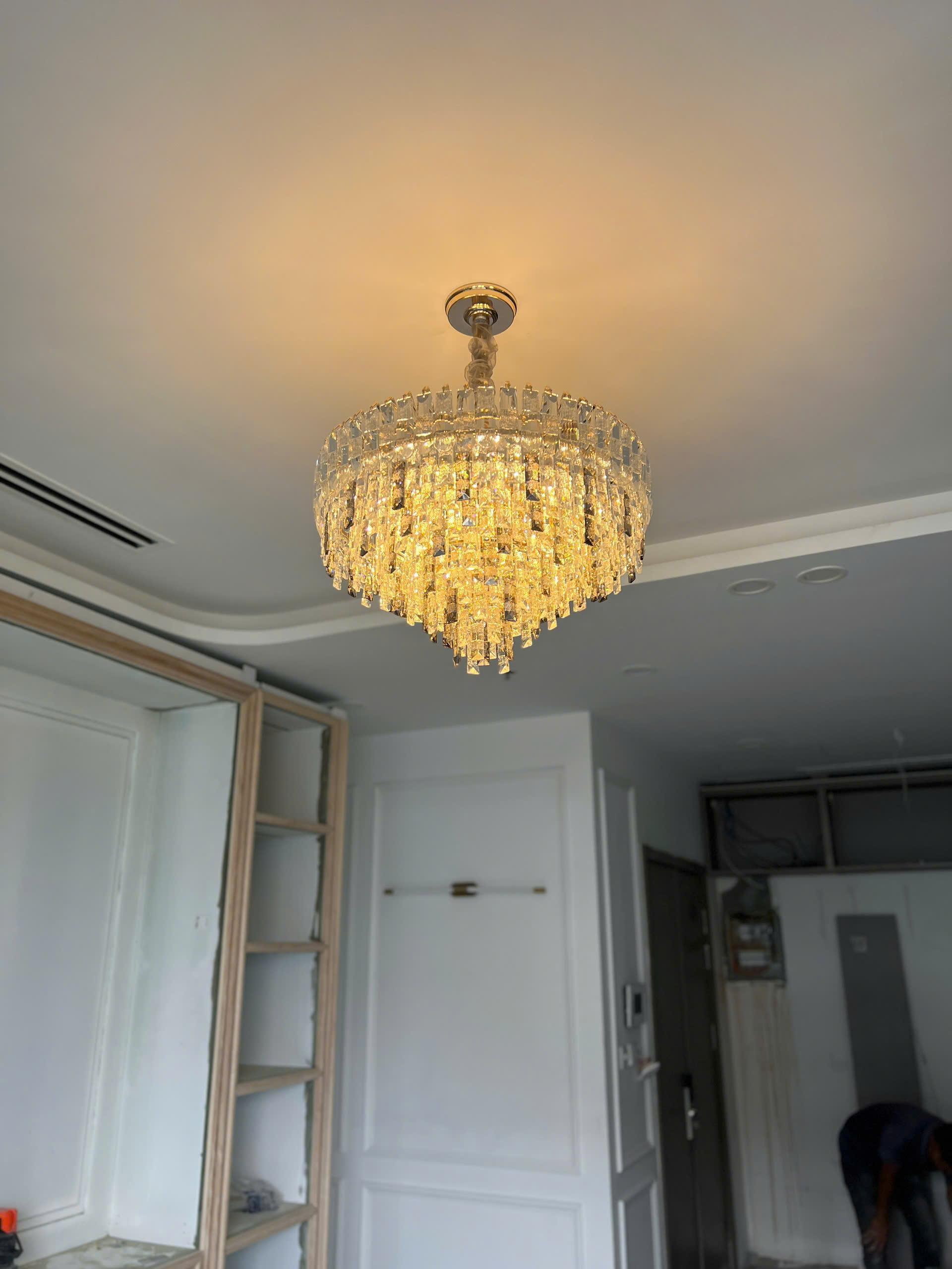 Đèn chùm phòng khách ánh sáng vàng TPL560T800