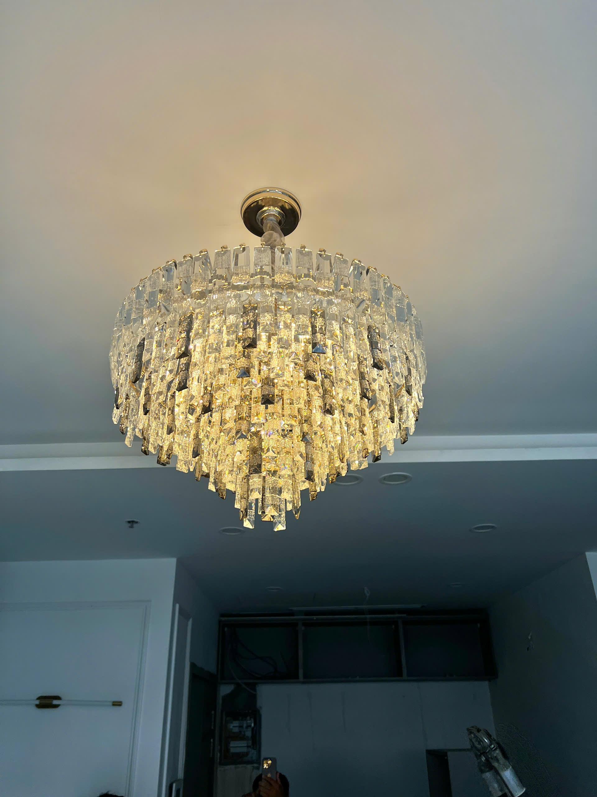 Đèn pha lê thả ánh sáng vàng TPL560T800