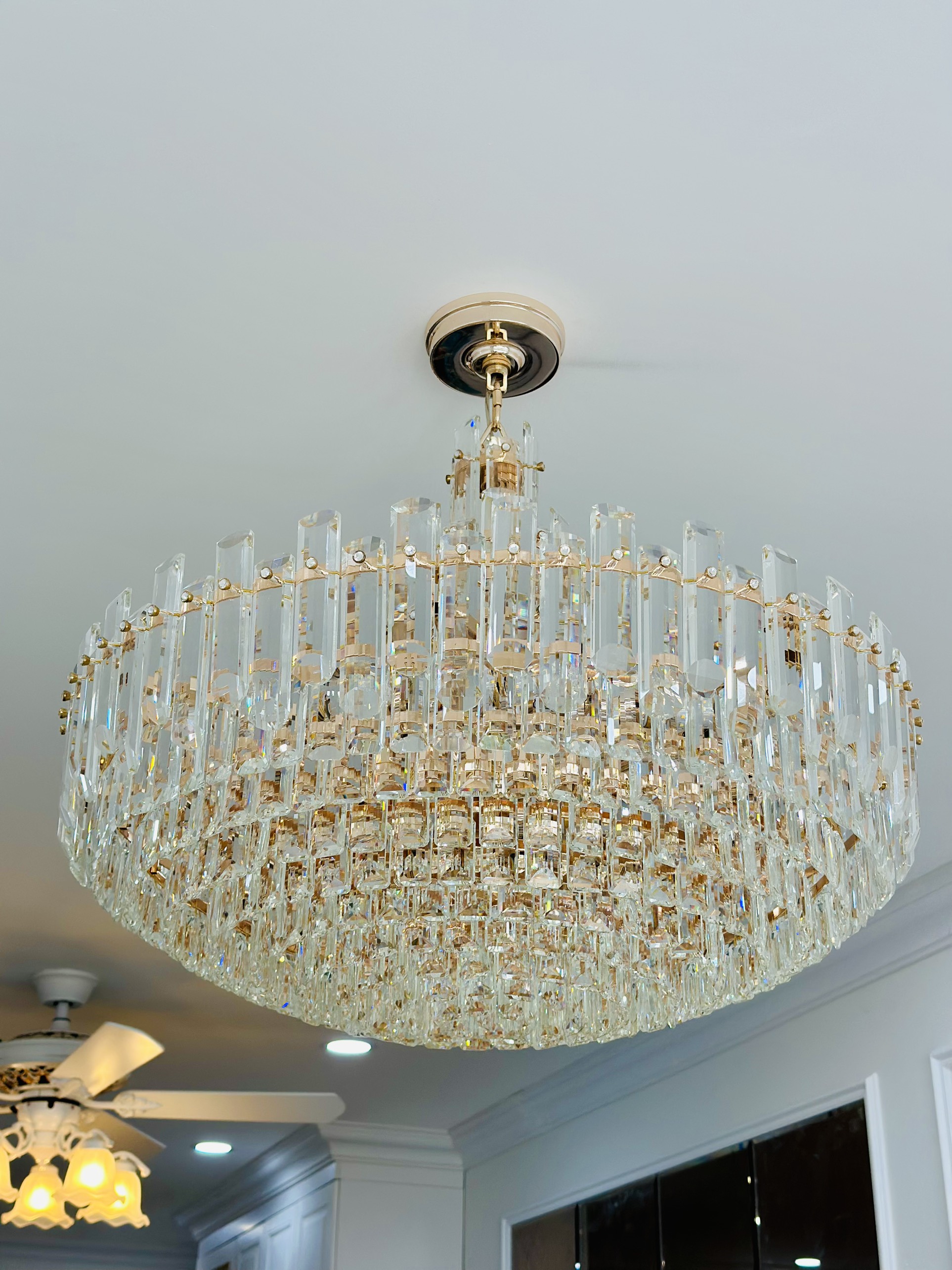 Đèn pha lớn khi tắt đèn