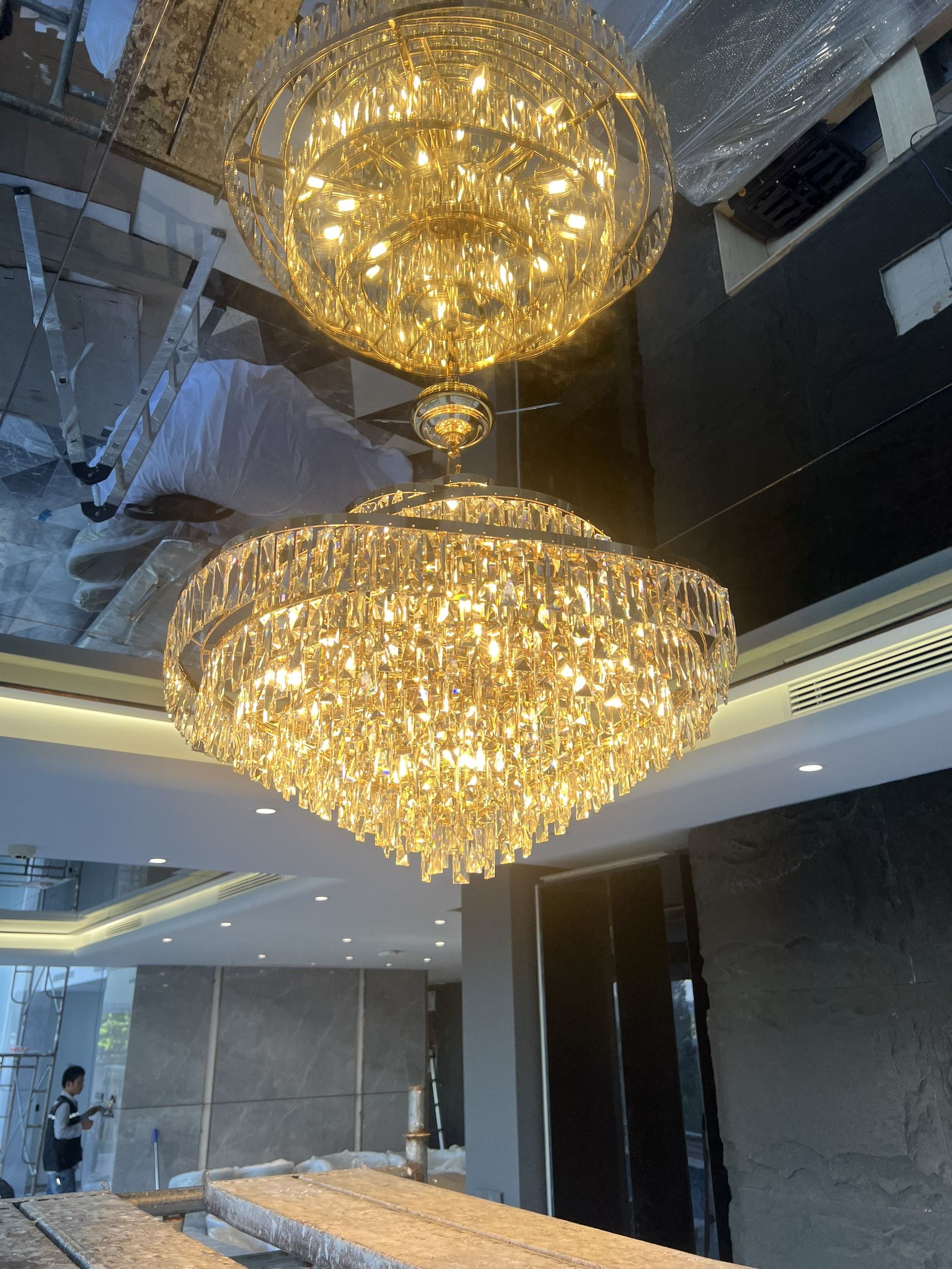 Đèn pha lê lượn sóng sánh sáng vàng TPL691T800