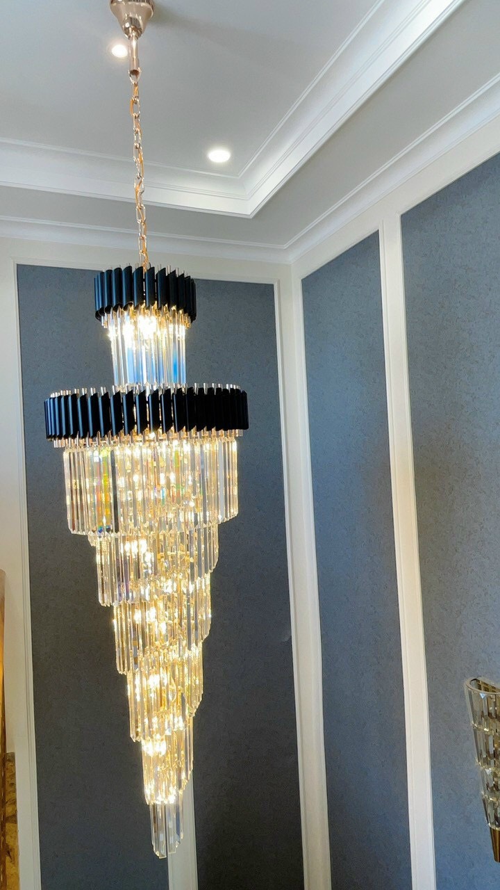 Đèn pha lê cầu thang