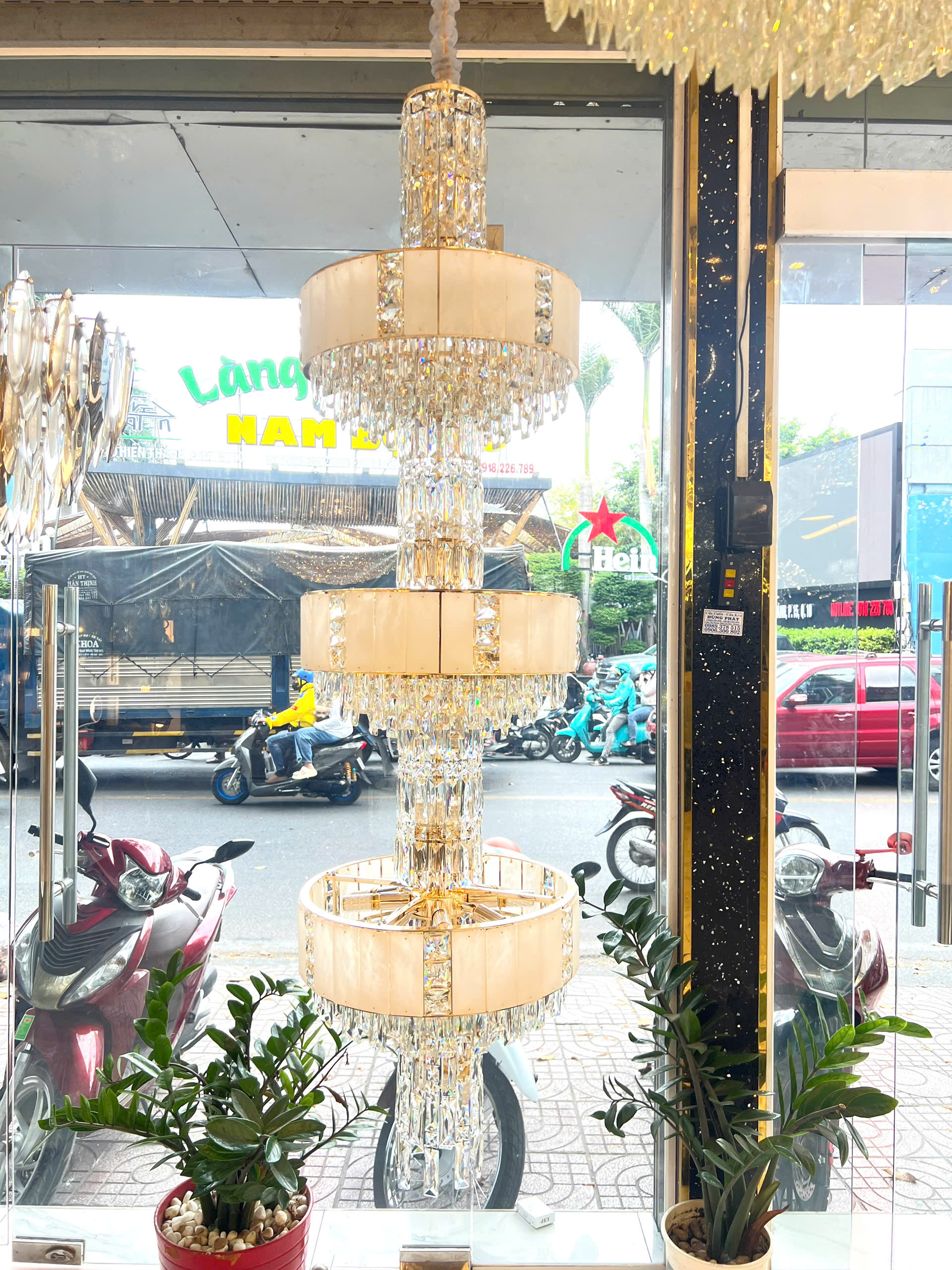 Đèn pha lê 3 tầng ánh sáng trắng