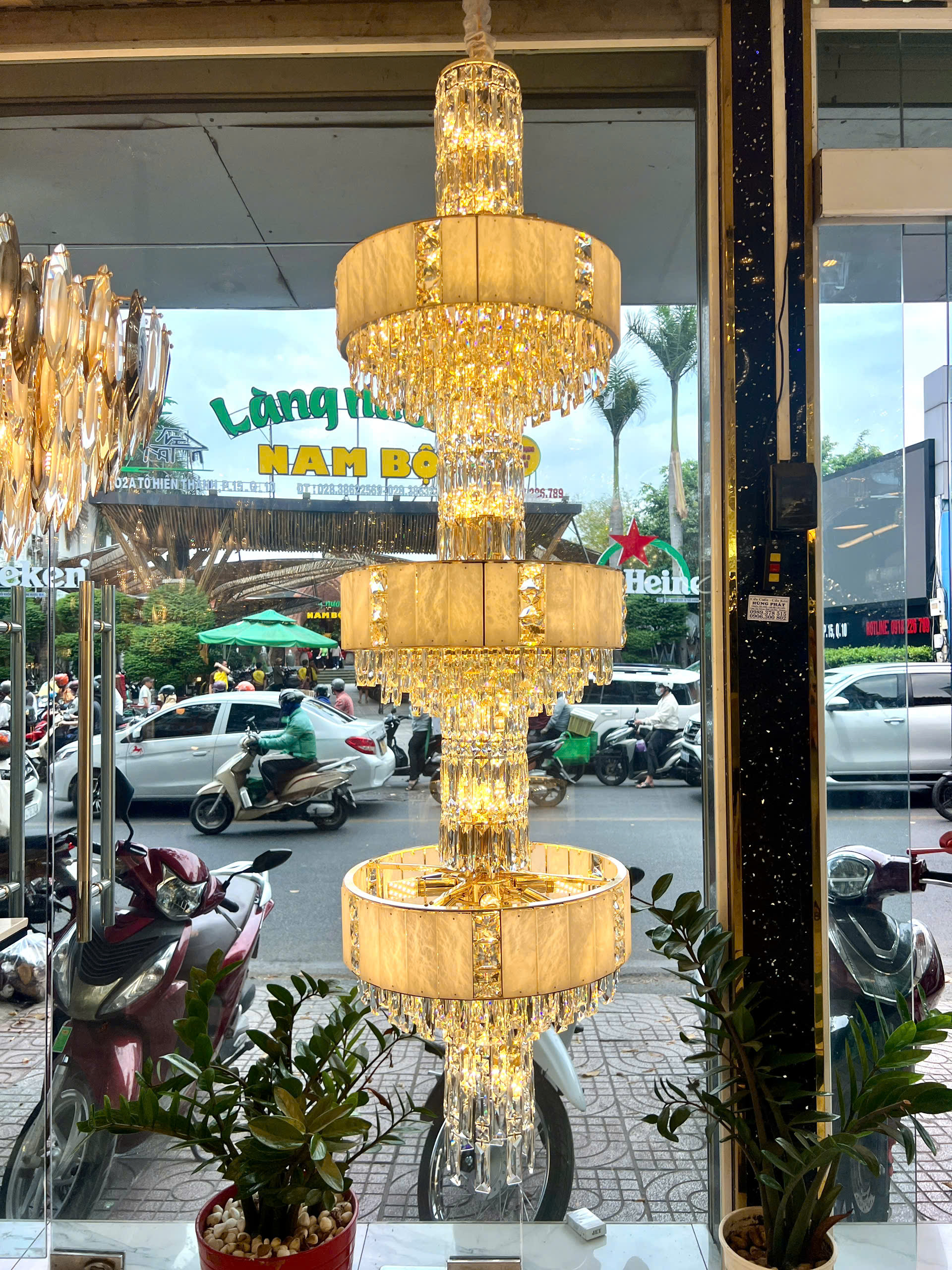 Đèn pha lê 3 tầng ánh sáng vàng