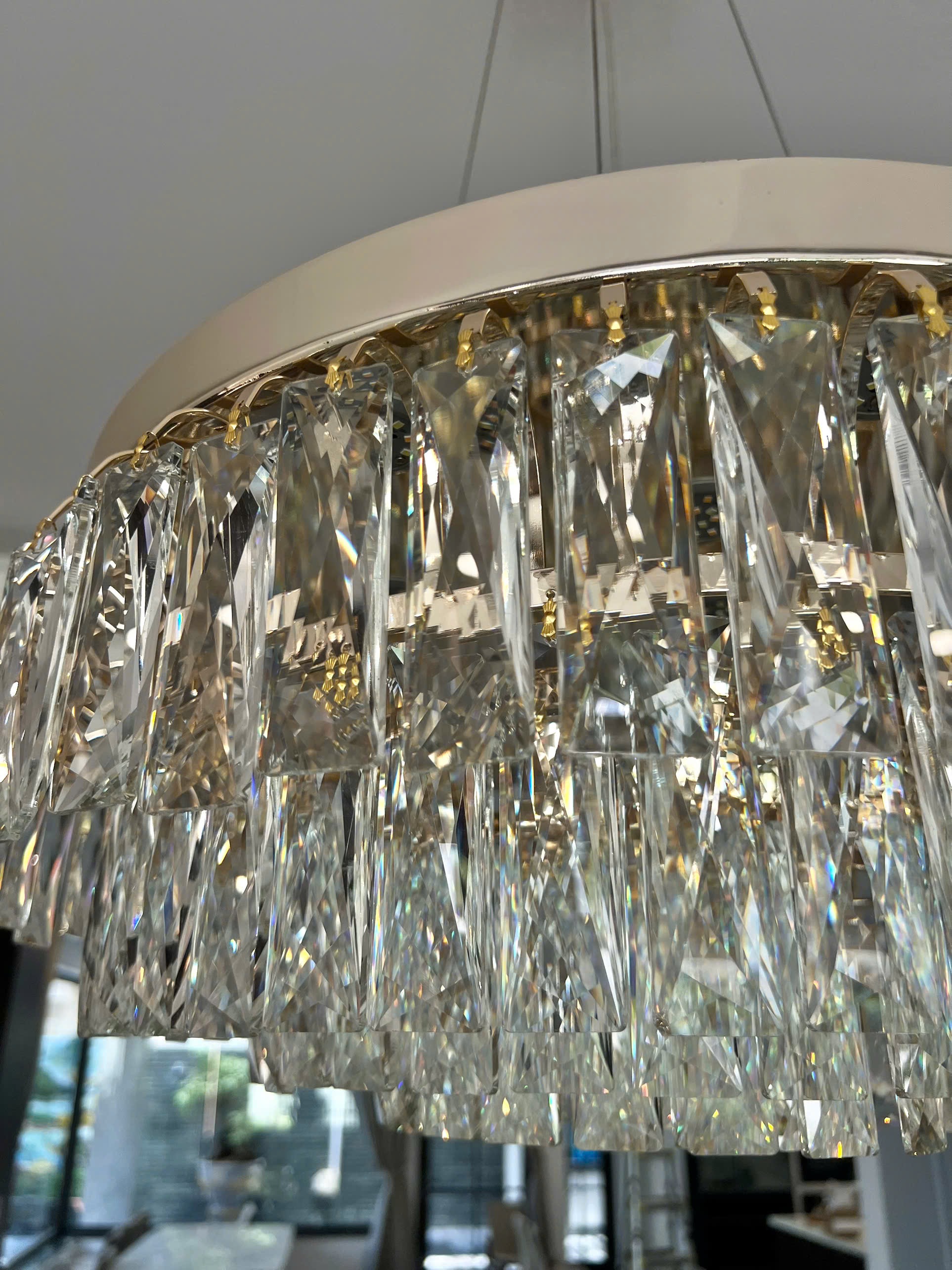 Chi tiết pha lê đèn chùm thả 3 dây TPL8882T600