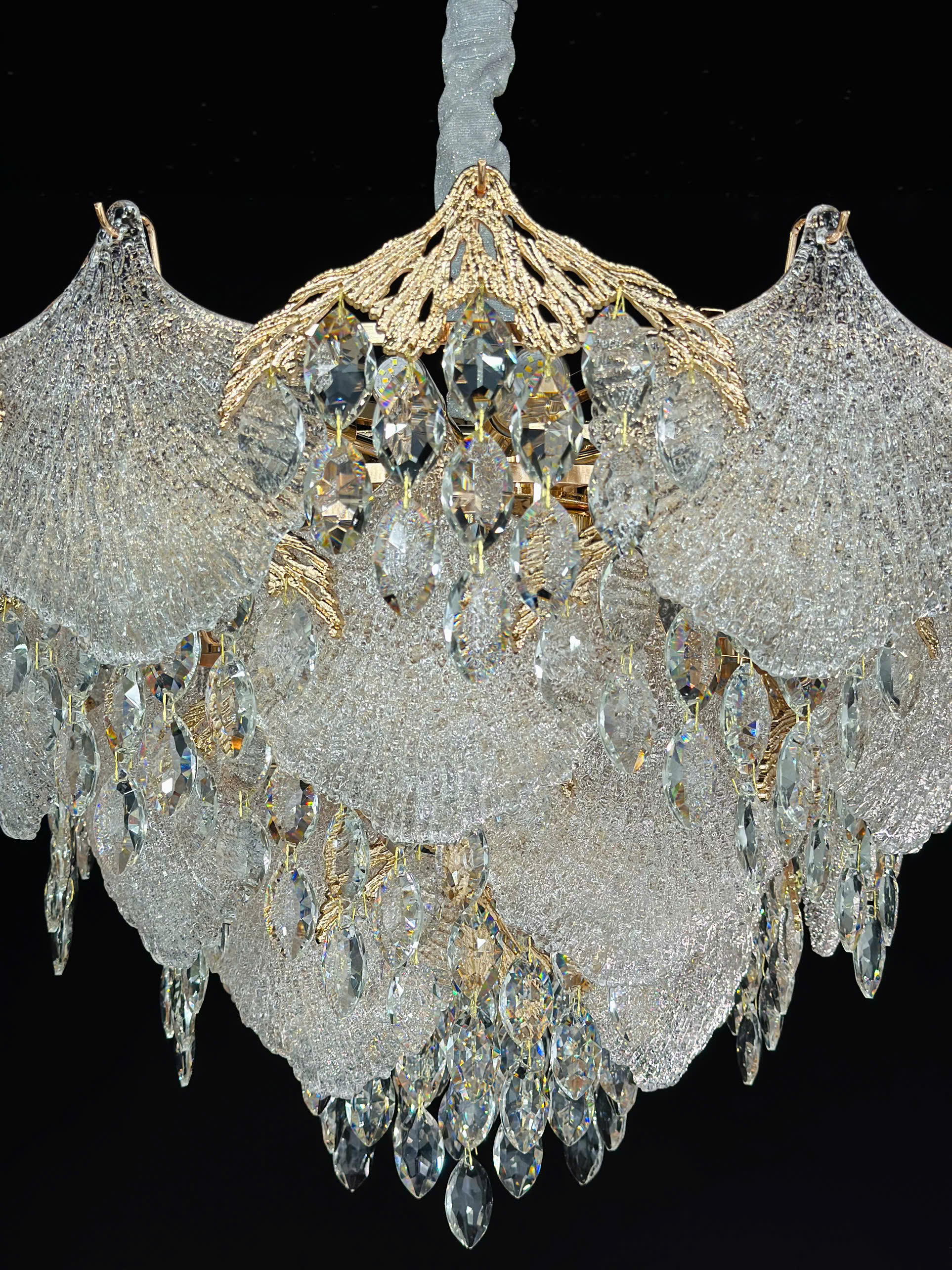 Ảnh chụp chi tiết đèn TPL8918T800