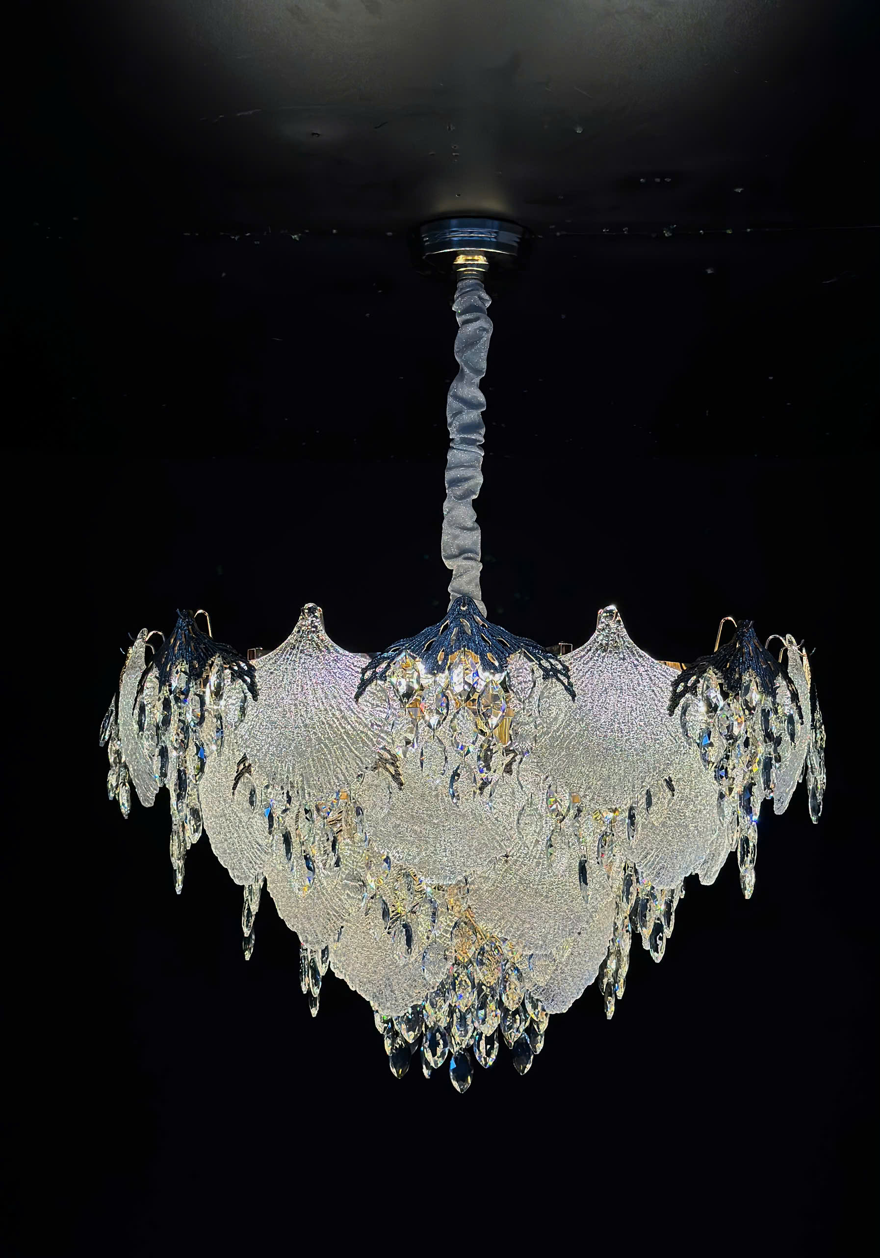 Đèn pha lê lá tại xưởng TPL8918T800