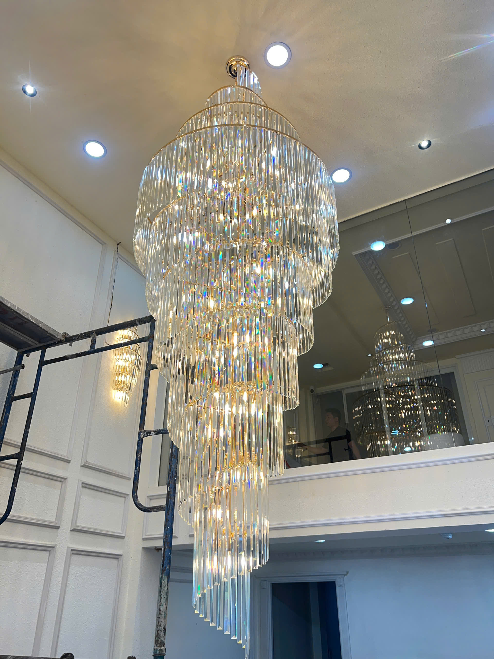 Lắp đặt đèn pha lê