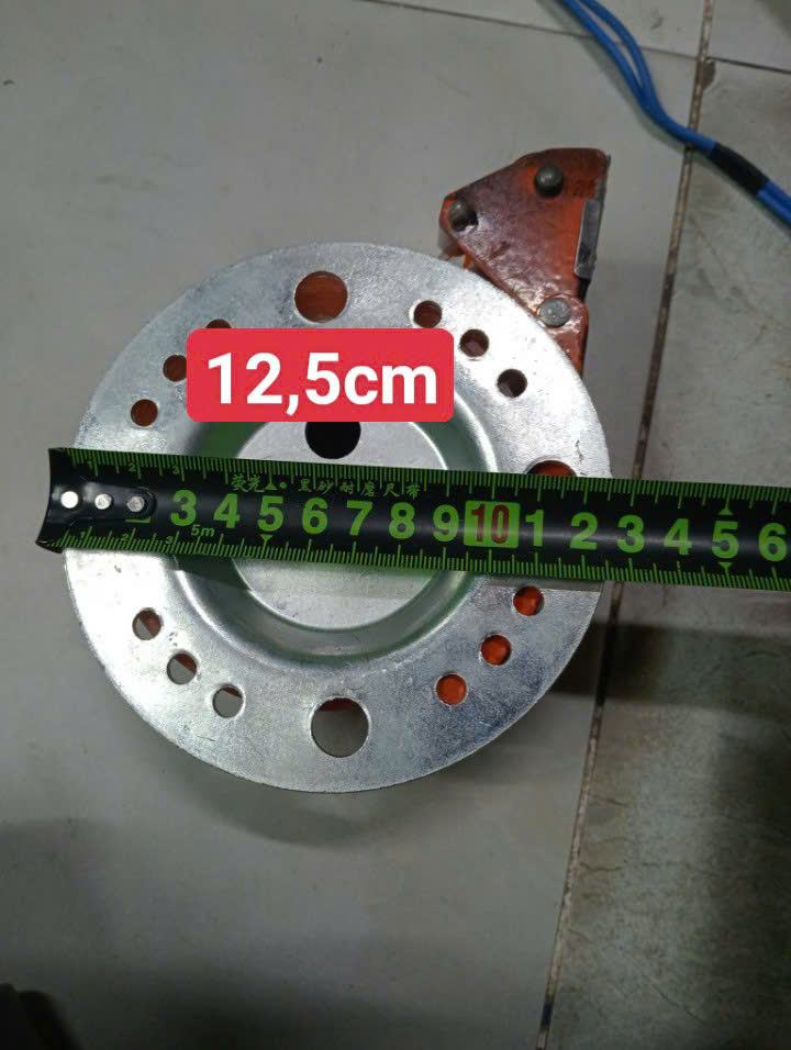 Pat gắn trần bê tông của đèn