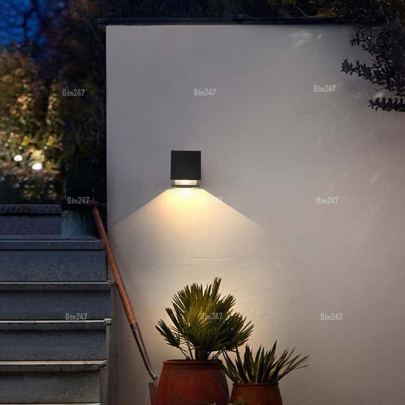 Đèn gắn tường trụ vuông đen VL-8003/1-BK